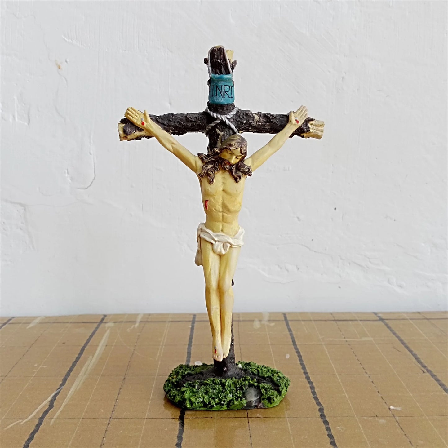 Crucifix Figurine Cross Statue Christian Home Decor Jesus Christ Catholic Tabletop Ornament Display Praying