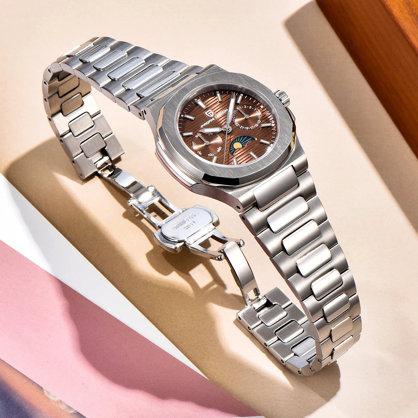 Women's Luxury Watch With Quartz Movement and Waterproof