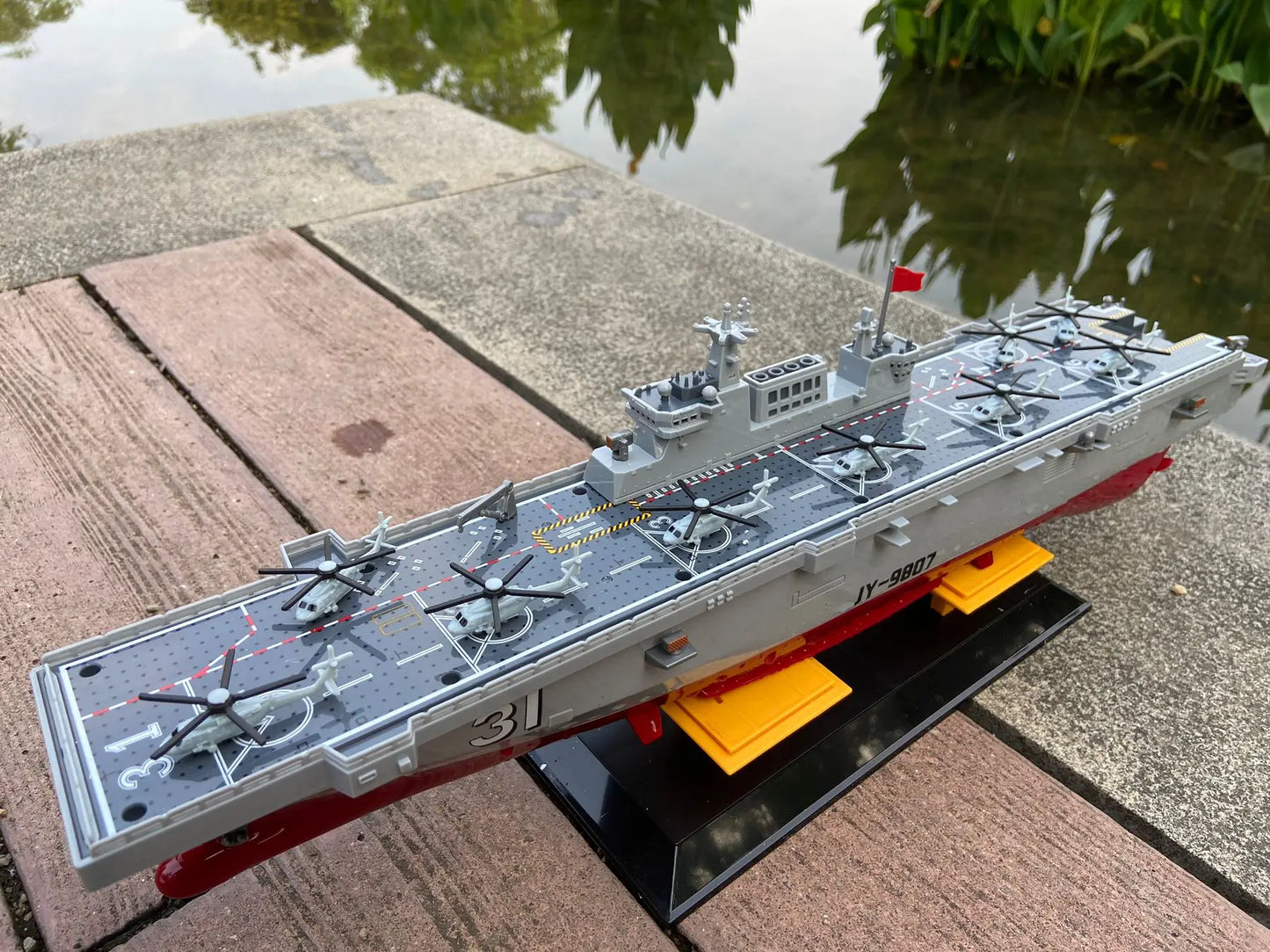 Remote-controlled amphibious landing ship 18.9-inch high-speed model military ship